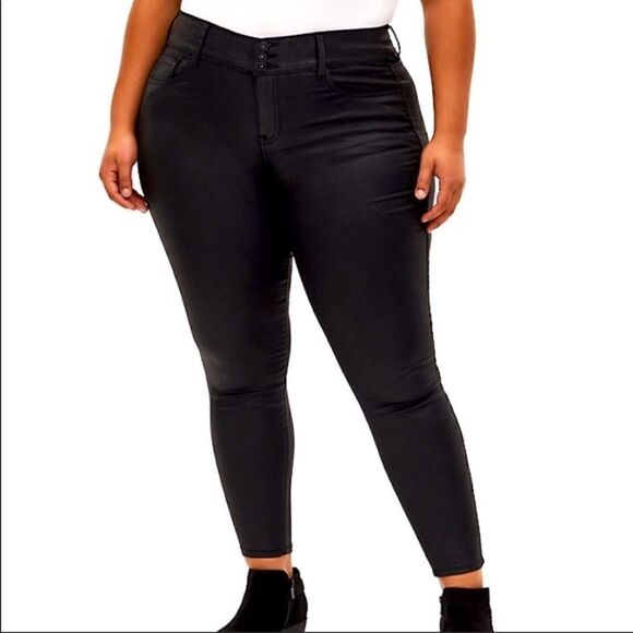 Torrid Black Coated Zip Fly Skinny Jeans - Picture 7 of 8